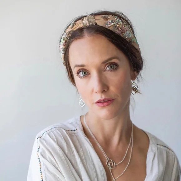 Namjosh Elegant Sequin Embellished Blush Headband - Picture 3 of 8